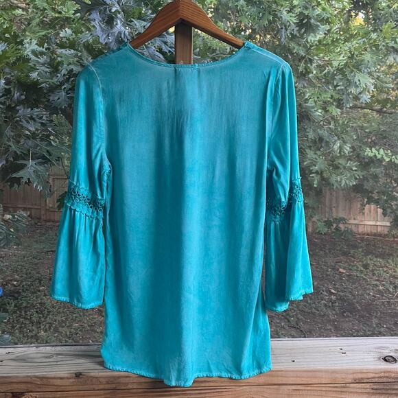 Floral & Ivy Women's Turquoise Flare Sleeve Boho Top Size M. NEW - Picture 2 of 7